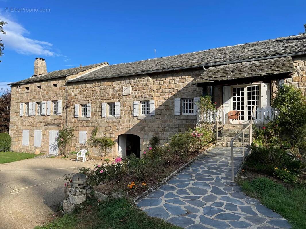 Maison à CHENEREILLES