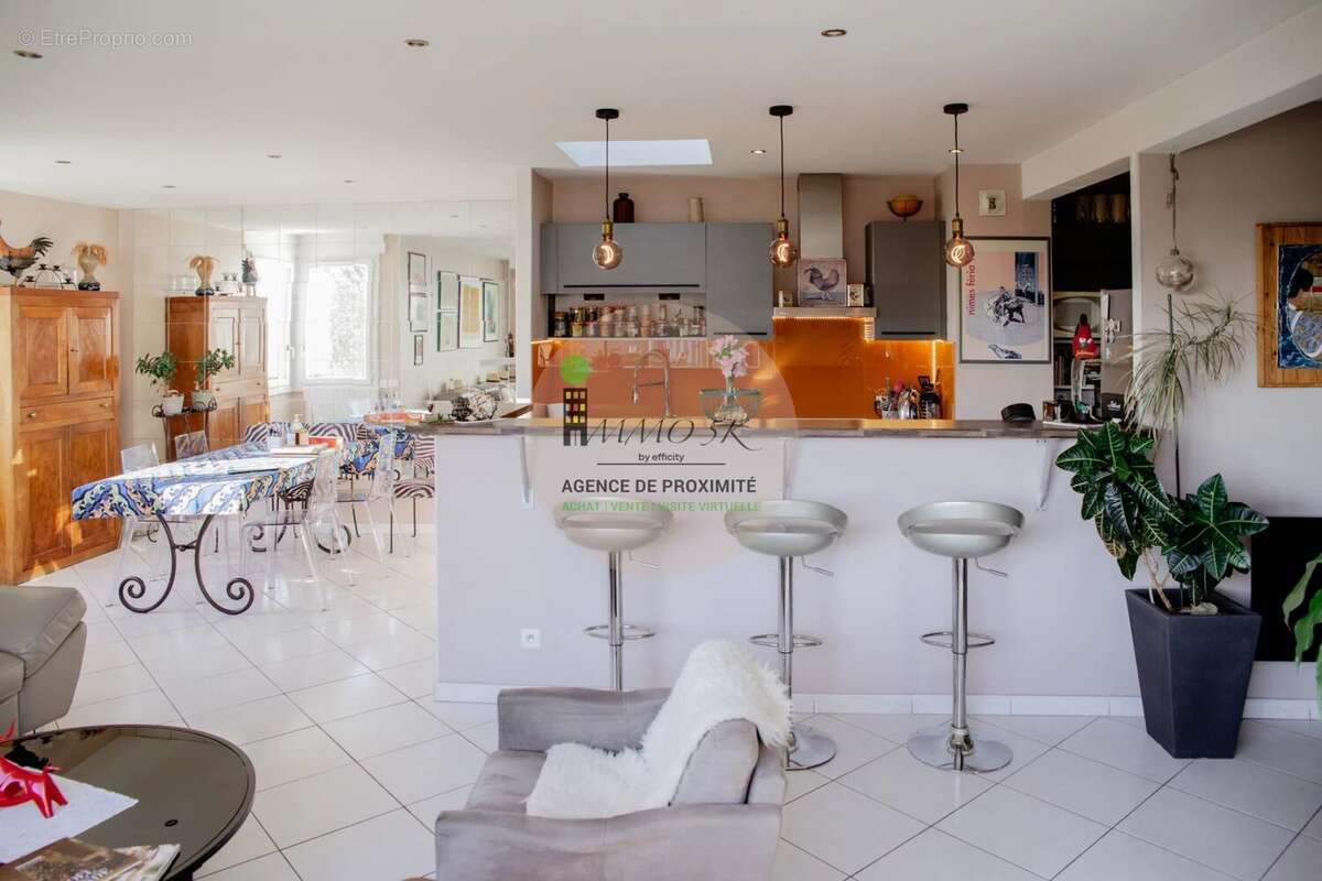 Appartement à RILLIEUX-LA-PAPE