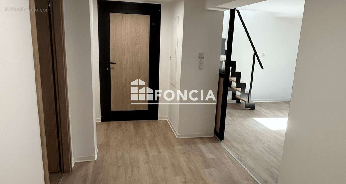 Sarrebourg – Exceptionnel duplex F3 de 104 m² dans une ancienne filature réhabilitée avec prestations contemporaines + carport - photo 2