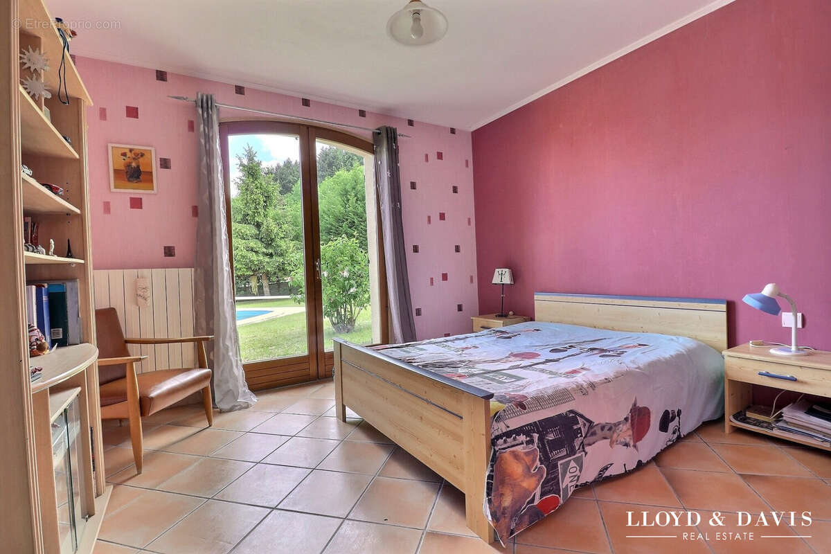 CHAMBRE 2 - Maison à SAINT-JEAN-SOLEYMIEUX