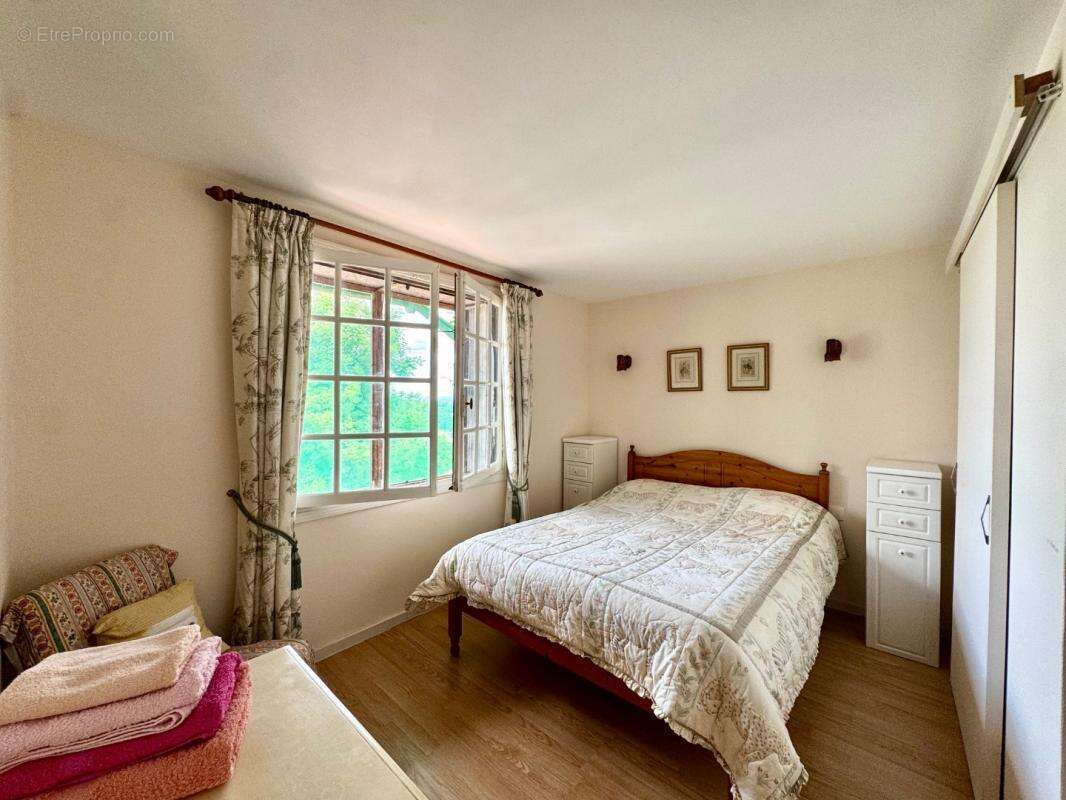 Maison 6 pièces / 159 m² / 315 000 EUR / SAINT-ANTONIN-DE-LACALM - photo 16