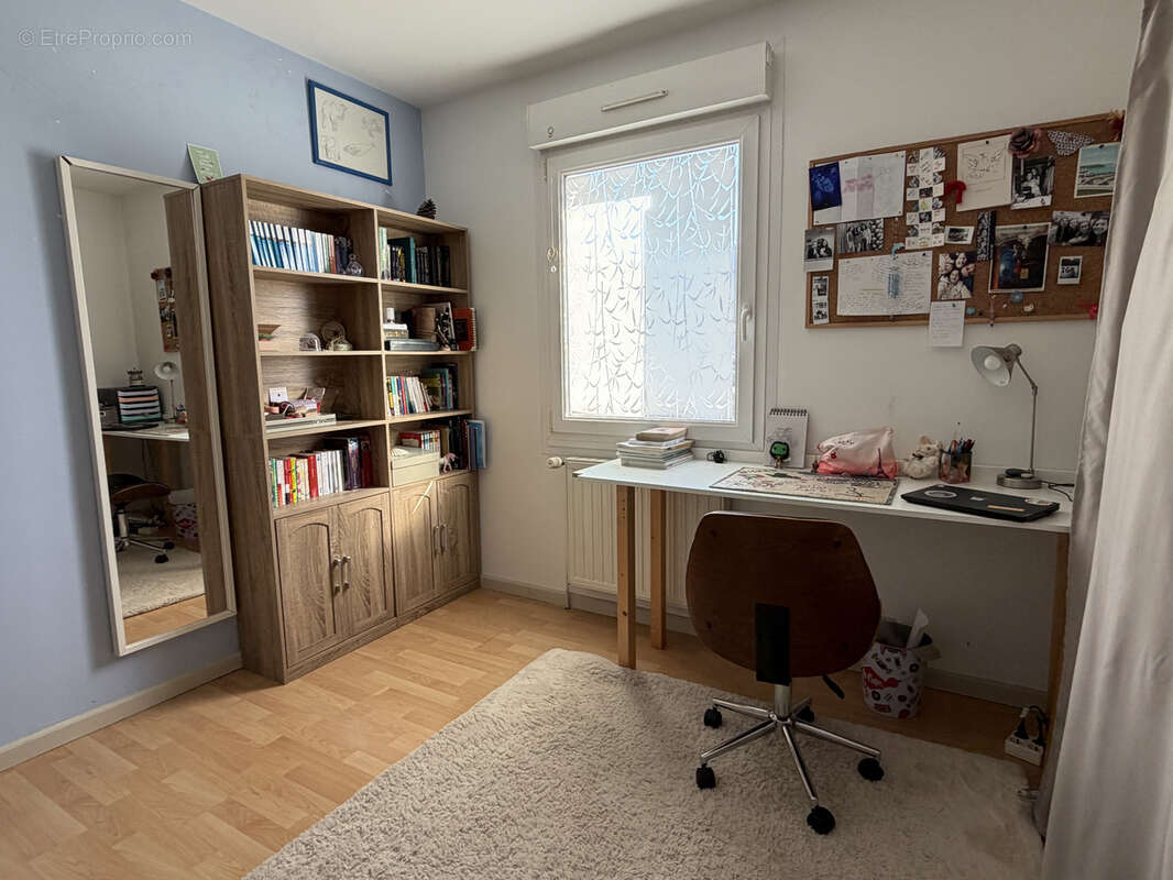 Joli pavillon en bon état, 5 chambres, terrain clos, proche du centre ville - photo 8