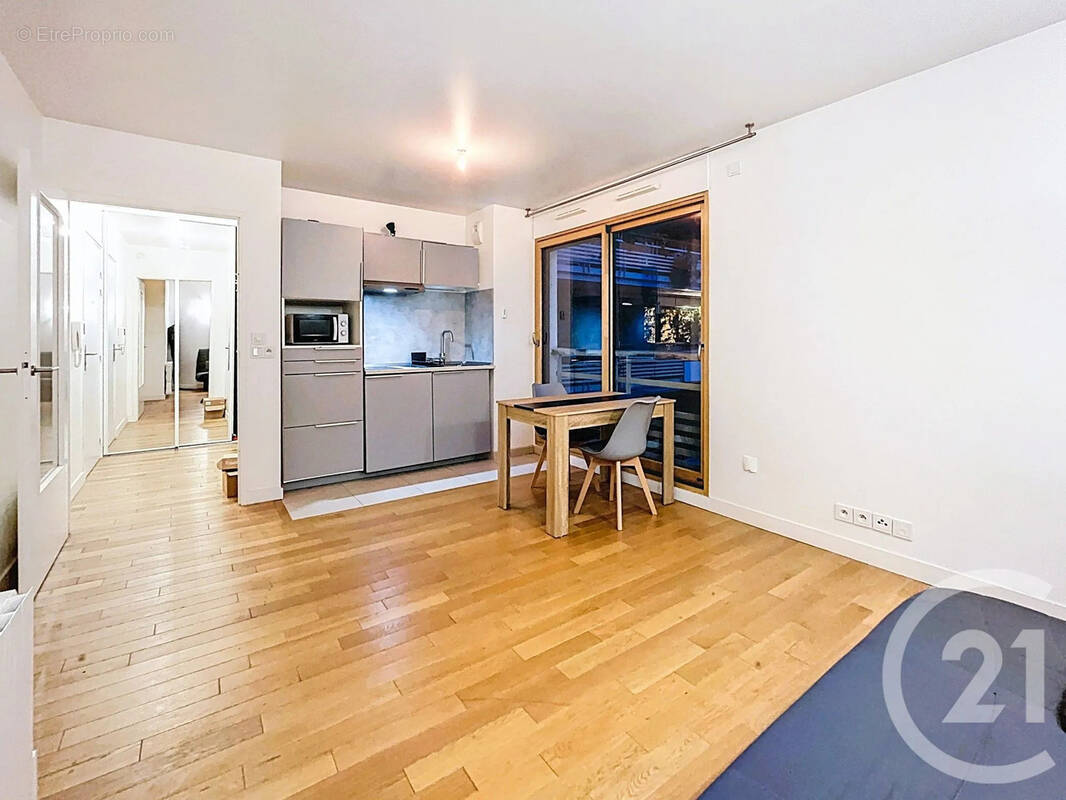 Appartement à PARIS-14E