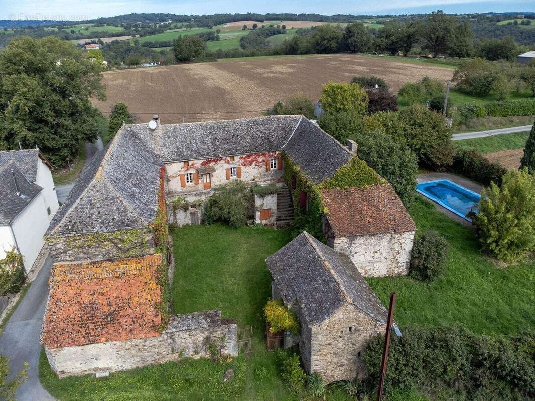 Corps de ferme en U à rénover - 500 m² et 2,4 ha - Proche de Najac, limite Tarn et Aveyron - photo 6