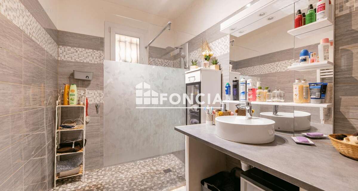 Maison à LA FARE-LES-OLIVIERS