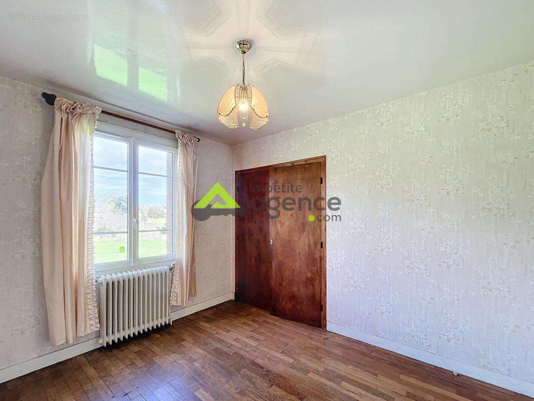 Maison à SAINT-PRIEST-LA-PLAINE