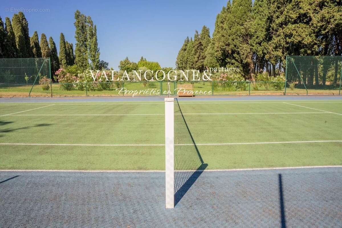Mas Provençal de Charme avec Piscine et Tennis à Vendre - photo 9