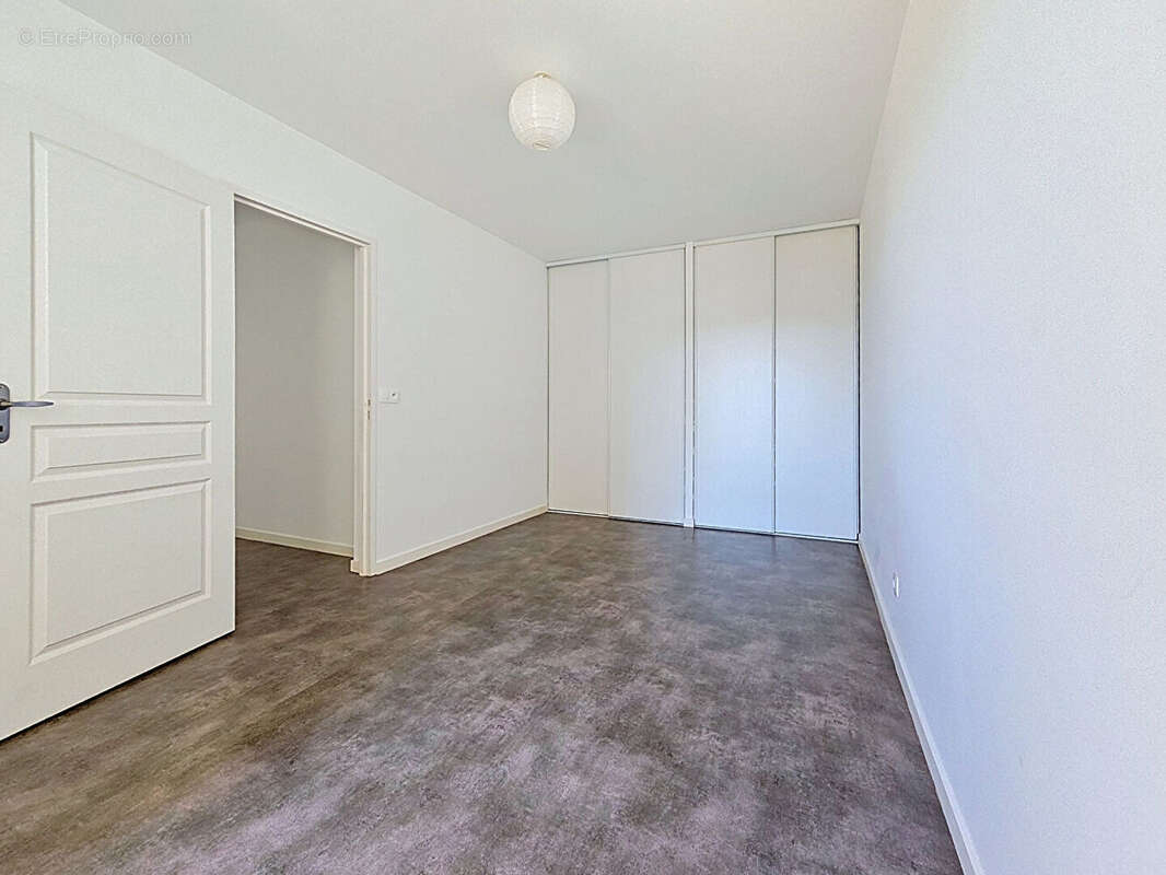 Appartement récent 2 chambres avec balcon et place de stationnement - photo 13
