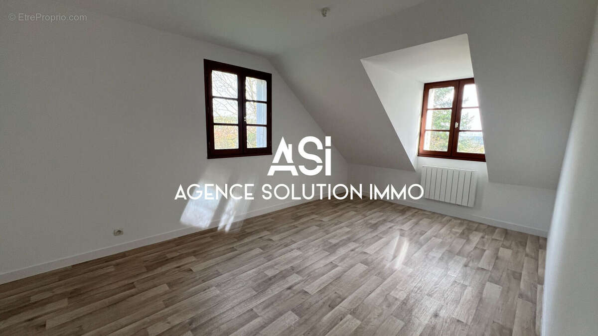 Maison à CRENNES-SUR-FRAUBEE