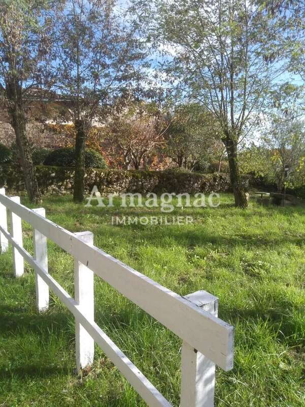 Maison à VIC-FEZENSAC