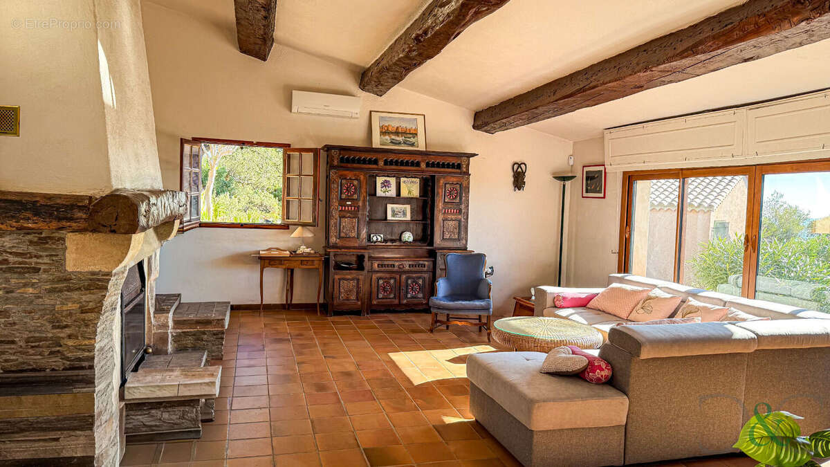 Maison à BORMES-LES-MIMOSAS