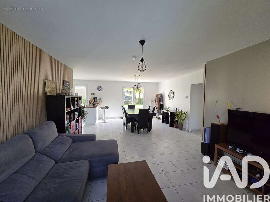 Photo 2 - Maison à ISSE