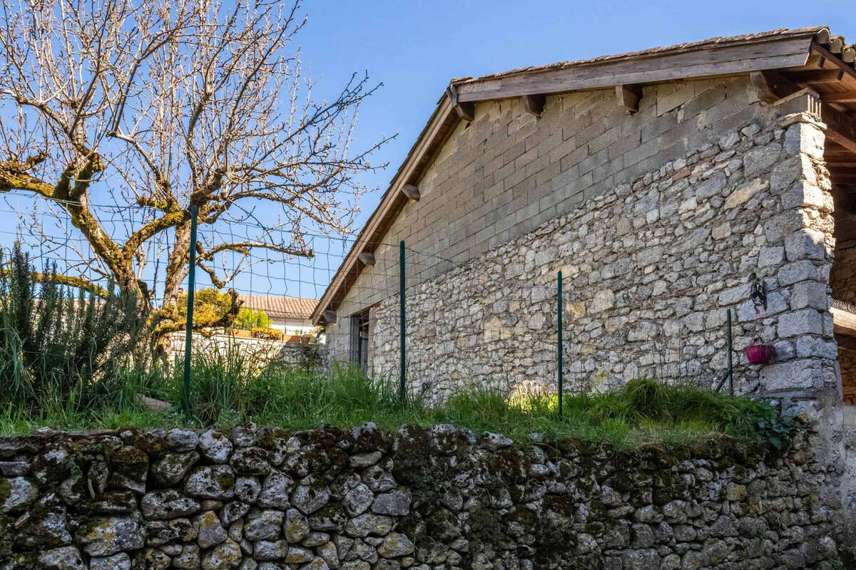 Maison de village avec dépendance et jardin - photo 37