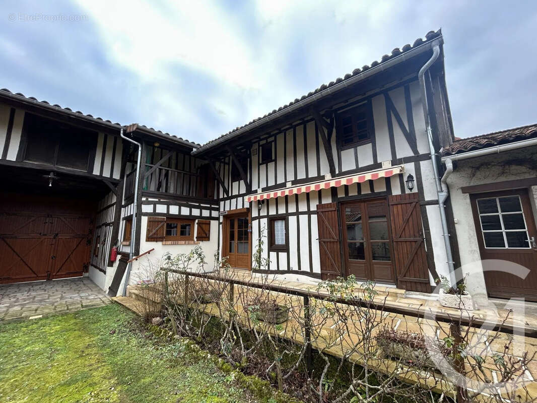 Maison à CHEPPES-LA-PRAIRIE