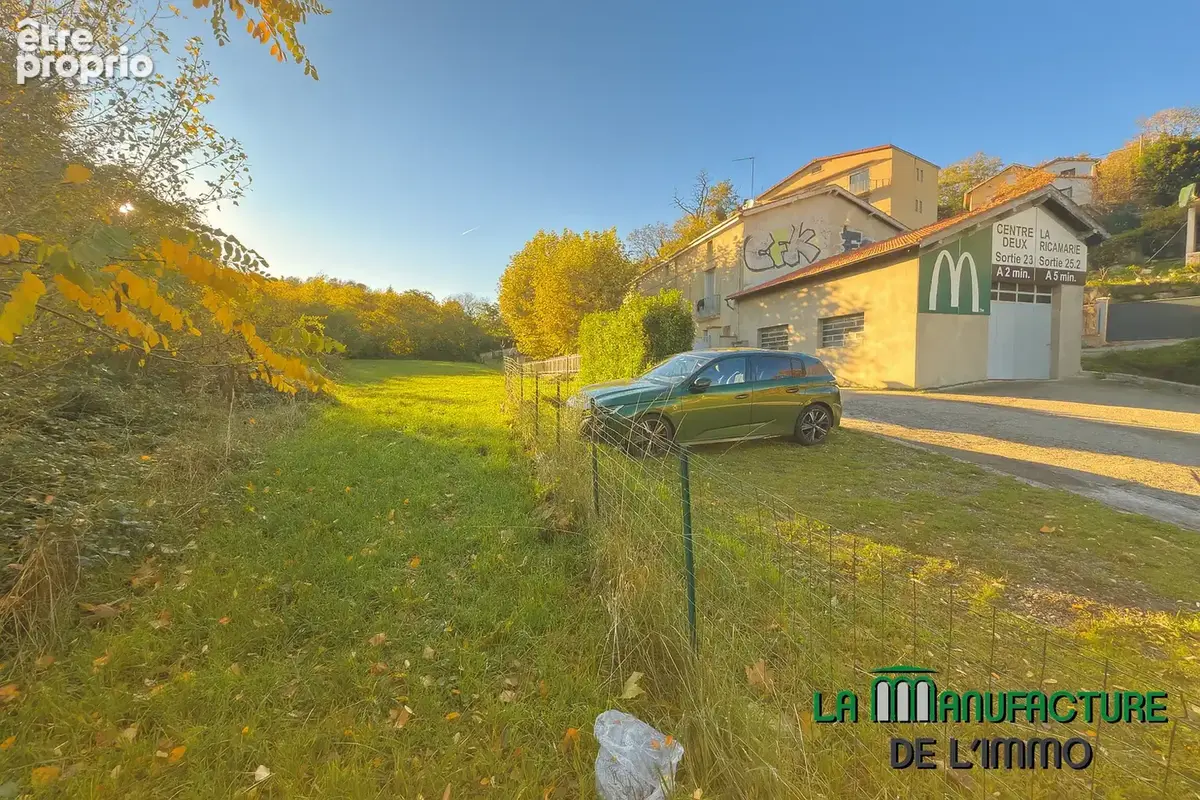 Immeuble avec hangard et garages secteur terrenoire proche des acces autoroutier - photo 3