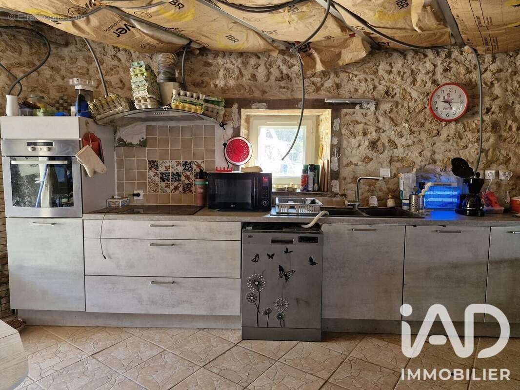 Maison 86 m² à Savigne  - photo 2