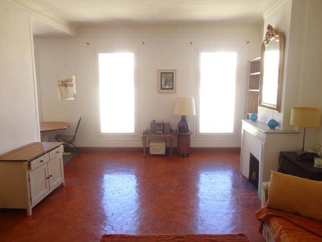 Appartement à MARSEILLE-5E