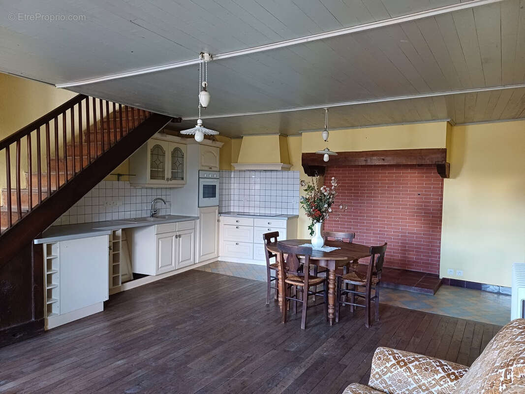 Maison à PEYRUSSE-LE-ROC