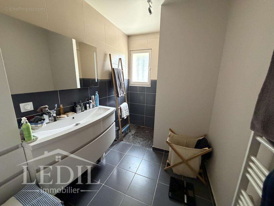 PLAIN-PIED avec garage et jardin clos - photo 9