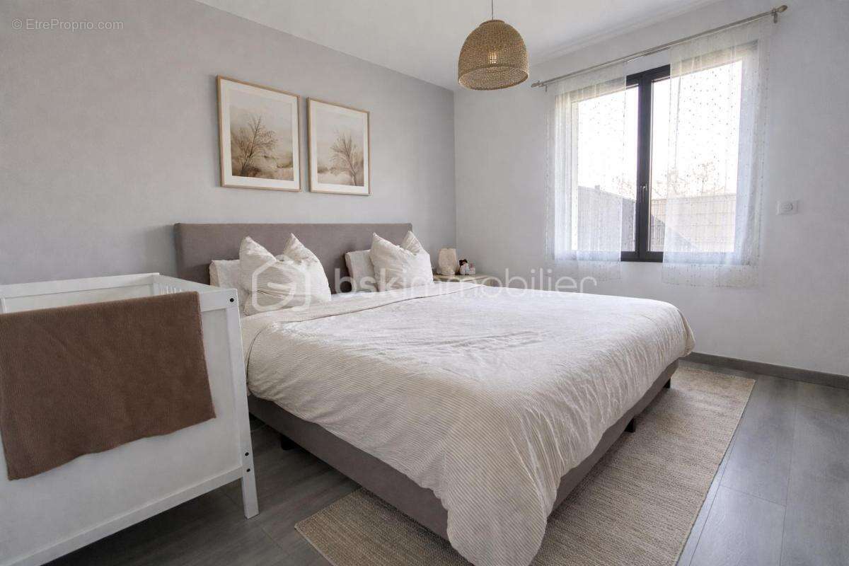 Superbe maison recente - garanties decennales- 4 chambres-double garage - piscine - photo 5