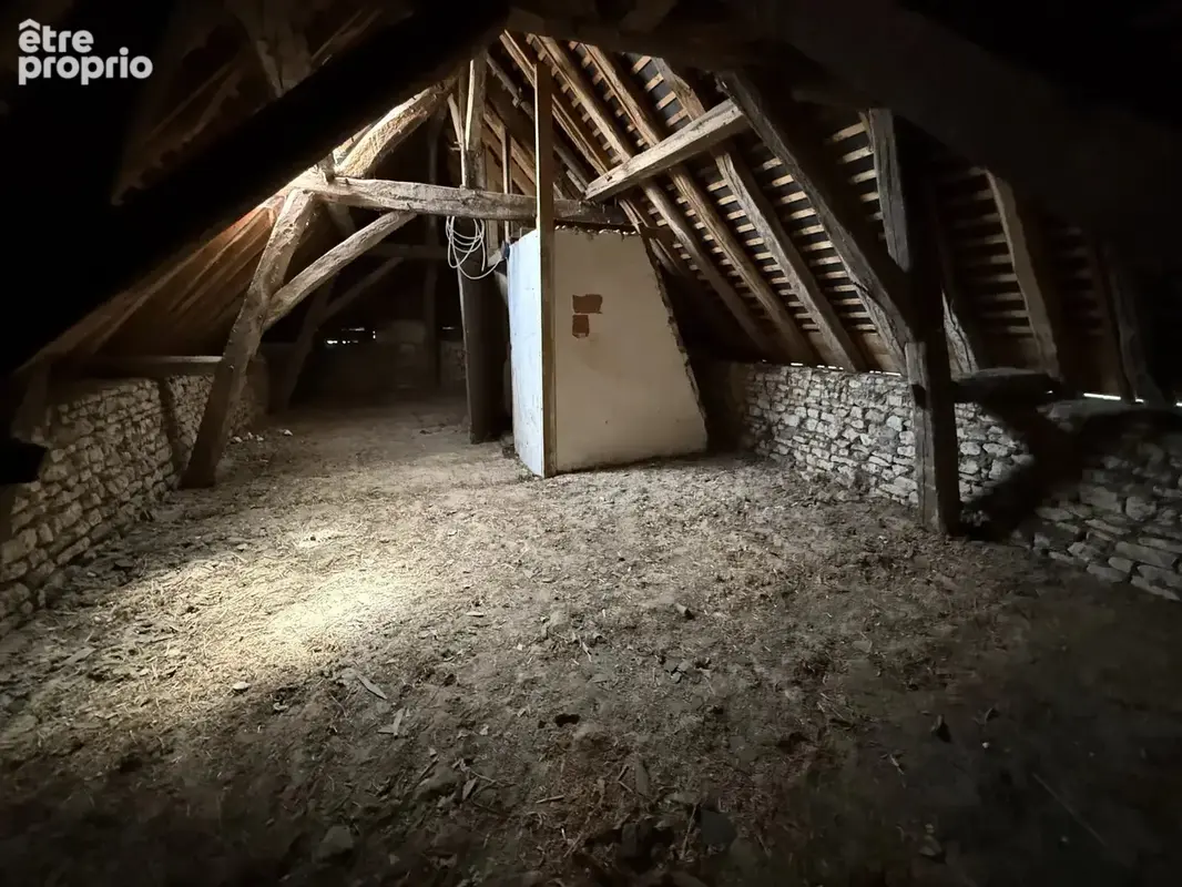 Maison de caractère à rénover – Beau potentiel - photo 8