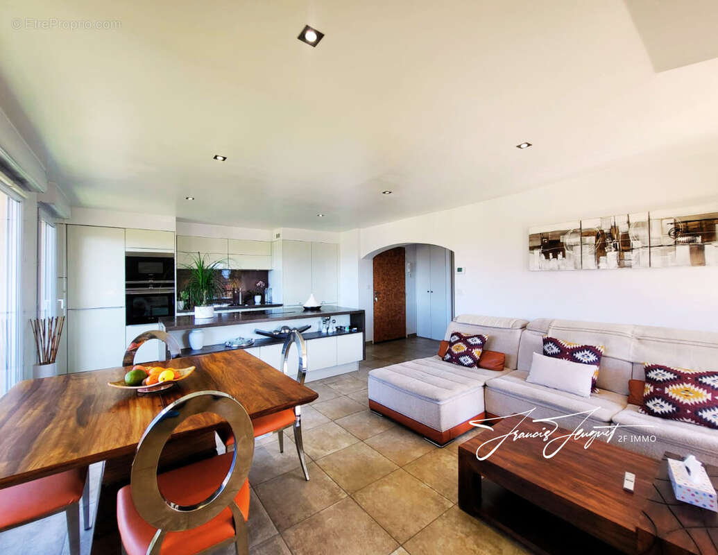 Appartement à POISY