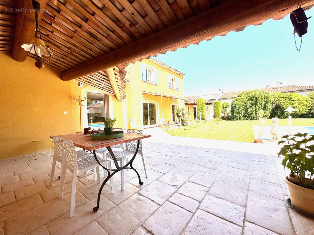 Maison à VALREAS