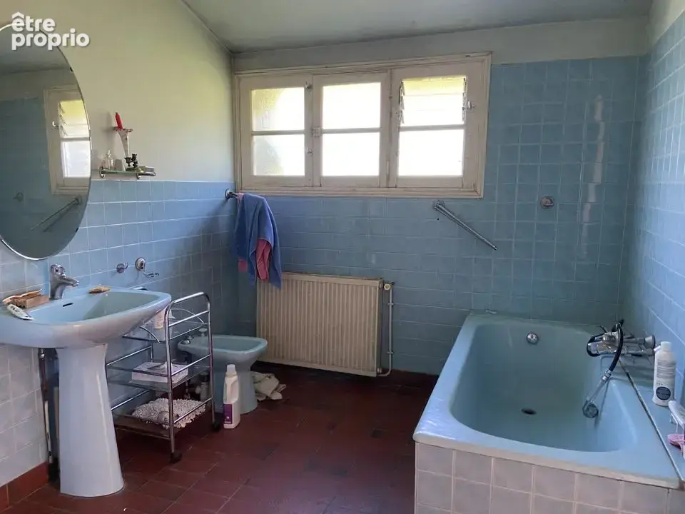 LONGERE ST ESTEPHE 3 CHAMBRES SUITE PARENTALE, UN STUDIO,