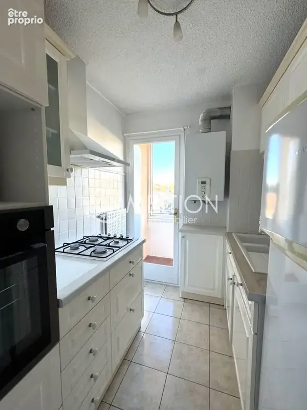 Investisseurs: à vendre 2P loué sur Fréjus, avec parking et cave. - photo 5