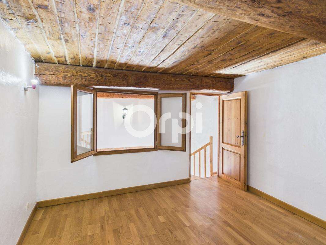 Maison à TOURRETTES