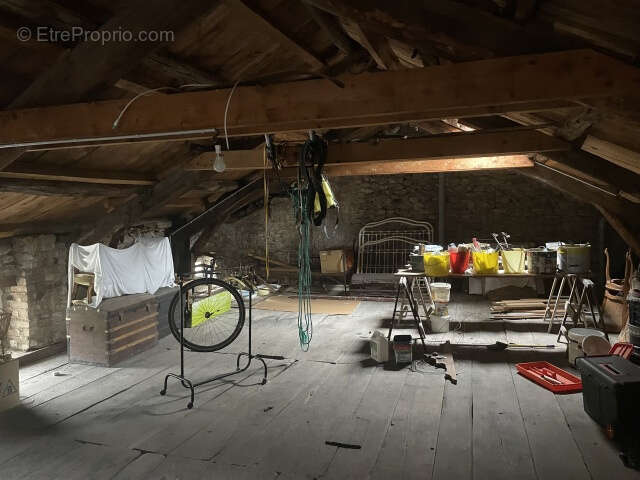 Jolie maison avec terrain attenant. - photo 9