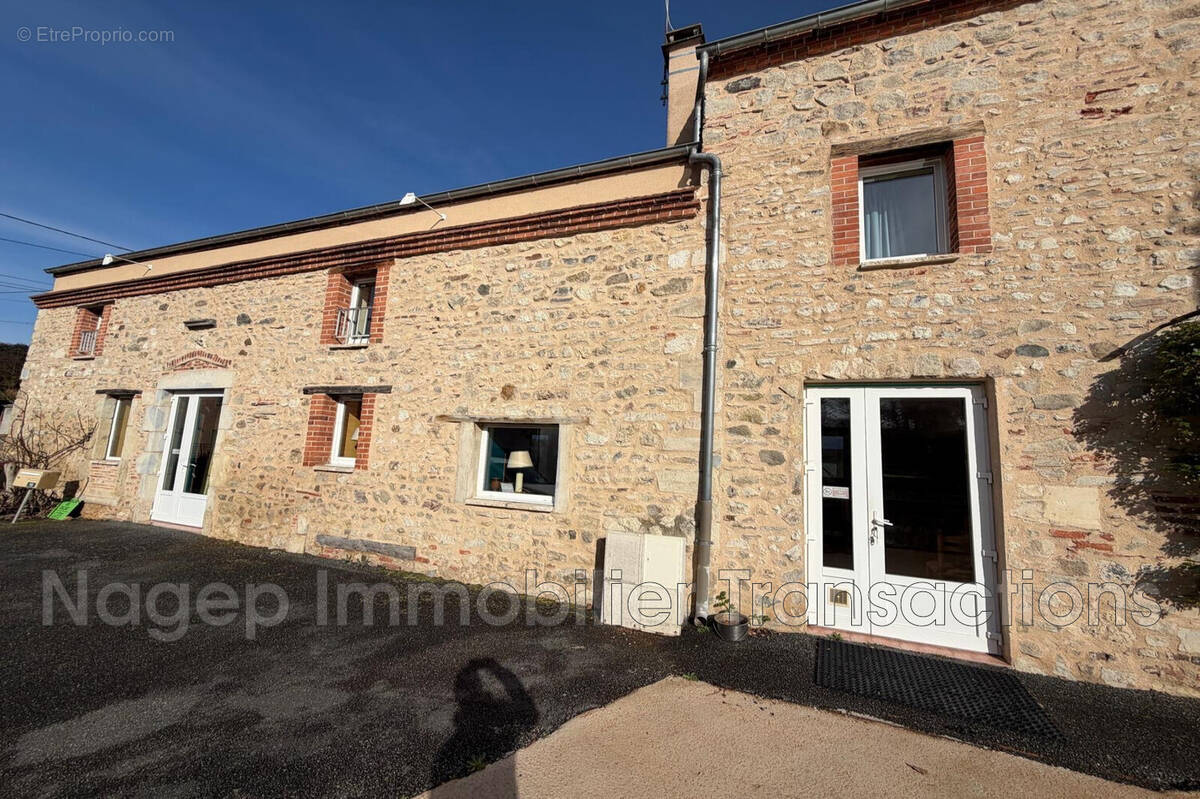 Maison à CREUZIER-LE-NEUF