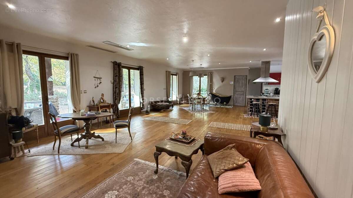 Maison à TOURRETTES