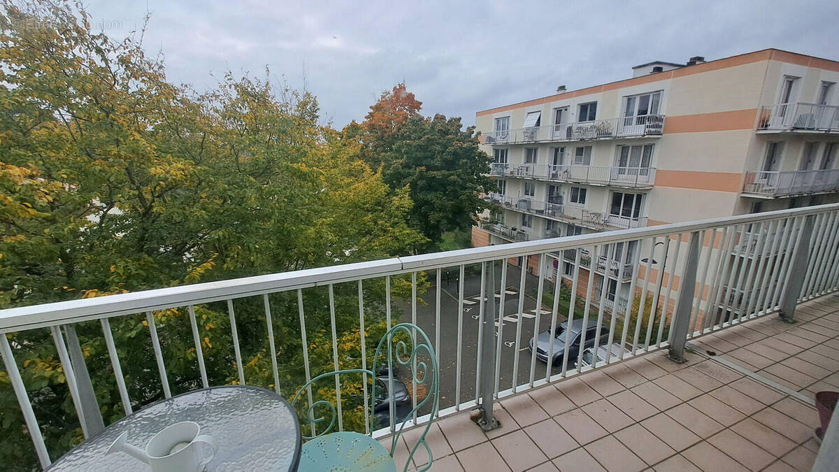 Appartement à MAGNY-LES-HAMEAUX