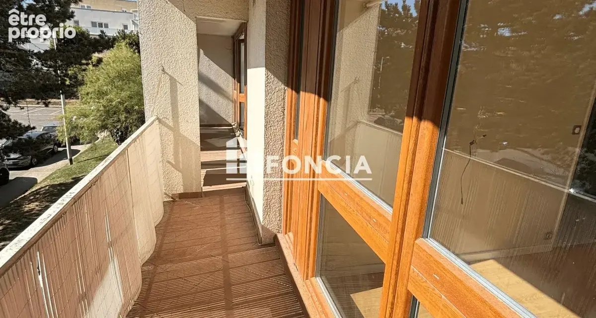 3 pièces au premier étage sans ascenseur avec grand balcon filant, parking extérieur et cave, dans résidence arborée, sécurisée - photo 16