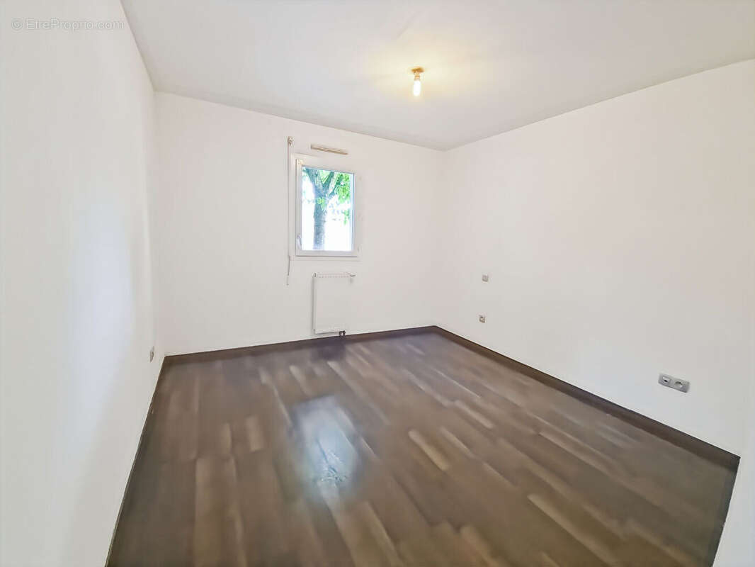 Villenave D Ornon-Pt De La Maye-T3-59M2-Terrasse-Parking en S/sol - photo 2