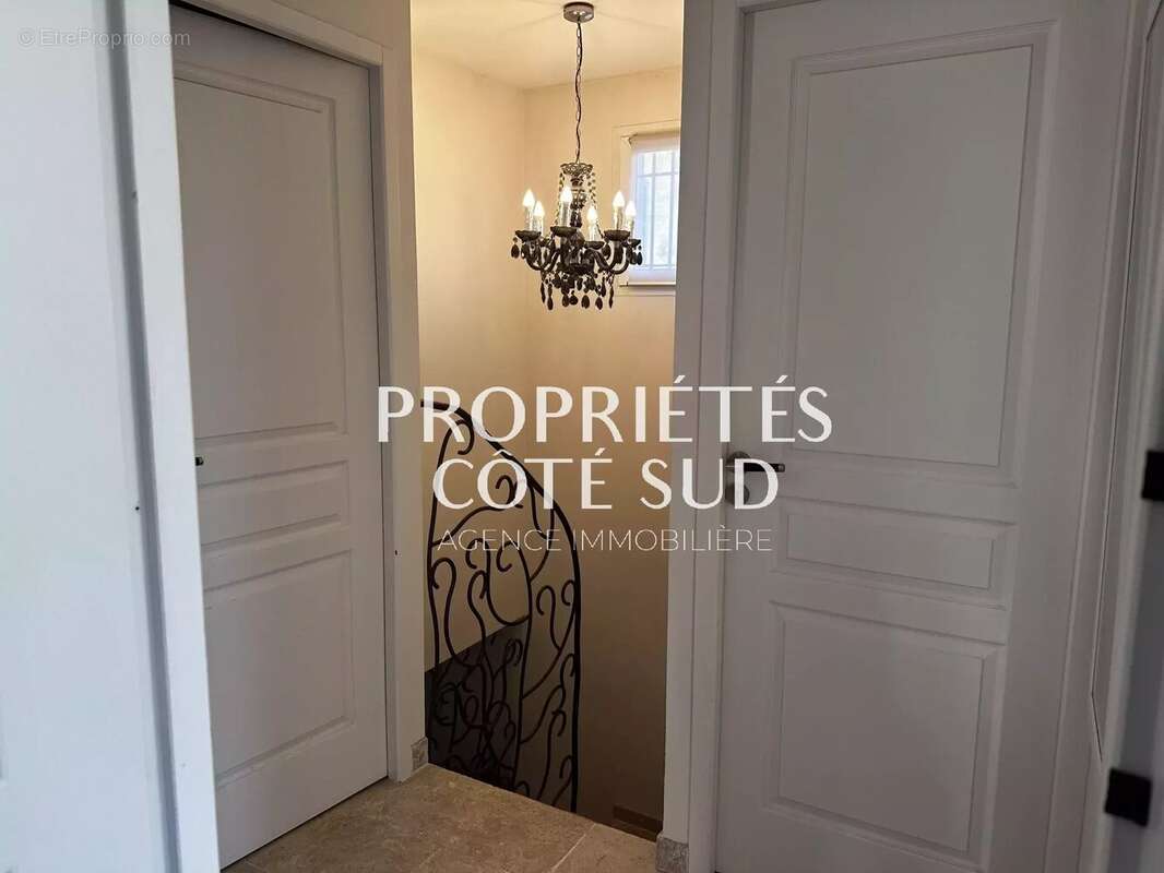 Maison à LAUDUN-L'ARDOISE