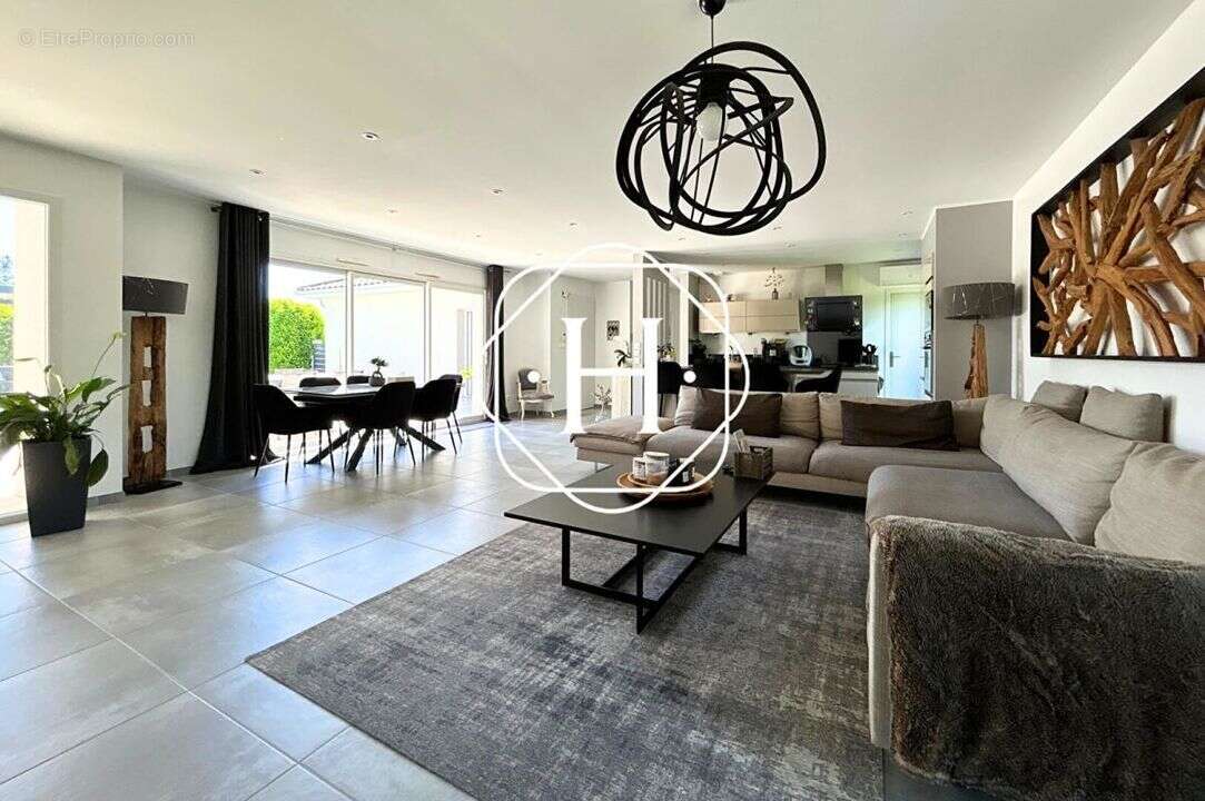 Maison à SAINT-DENIS-LES-BOURG