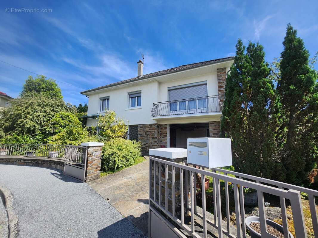 Maison à SAINT-YRIEIX-LA-PERCHE