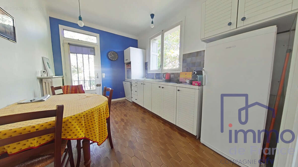 Maison 216 m² à Saint-Priest-En-Jarez  - photo 6