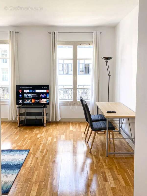 Exclusivité - passy / trocadéro - grand studio - vendu meuble - - photo 5