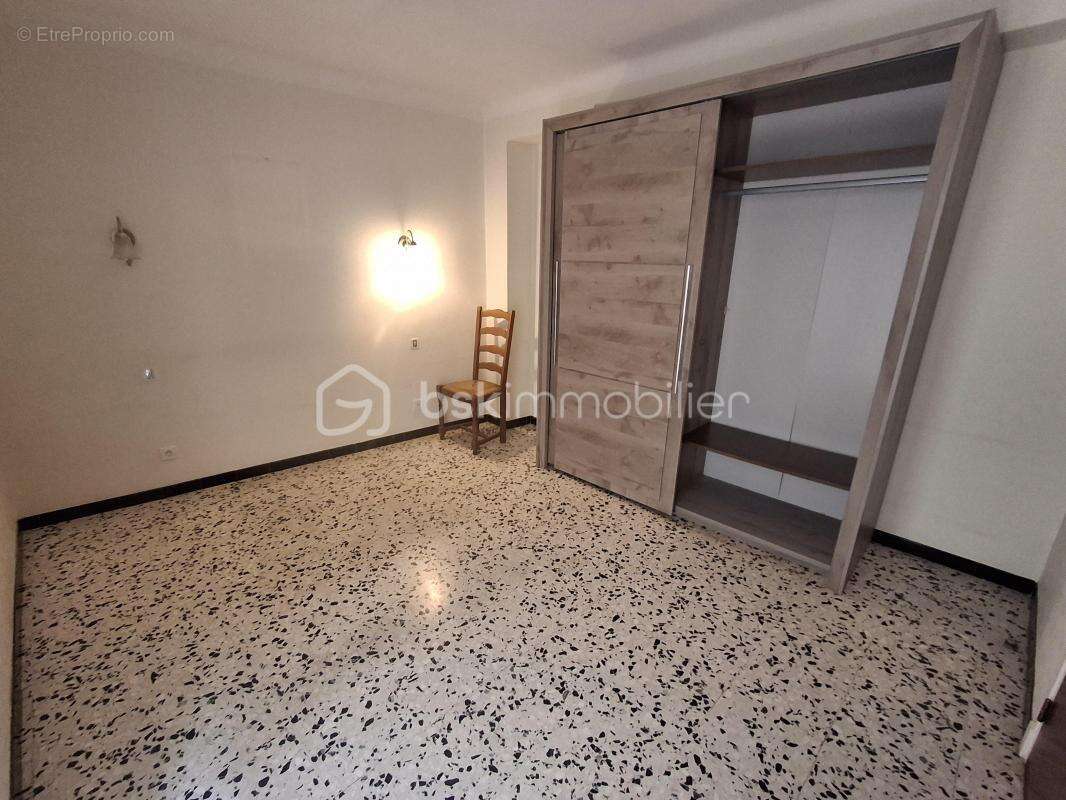 Maison à PEZILLA-LA-RIVIERE