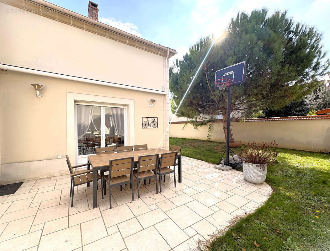 Maison à SAINT-MAUR-DES-FOSSES