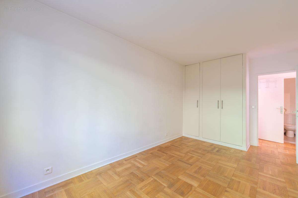 Appartement à VILLE-D'AVRAY