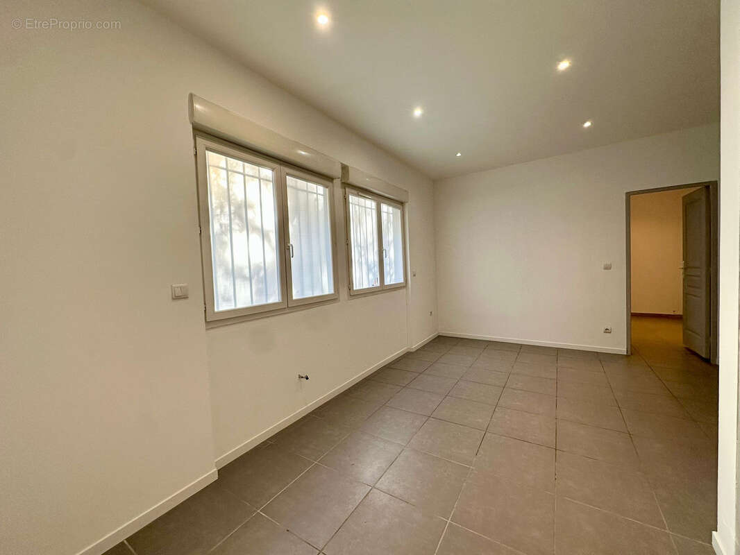 Appartement à MARSEILLE-4E