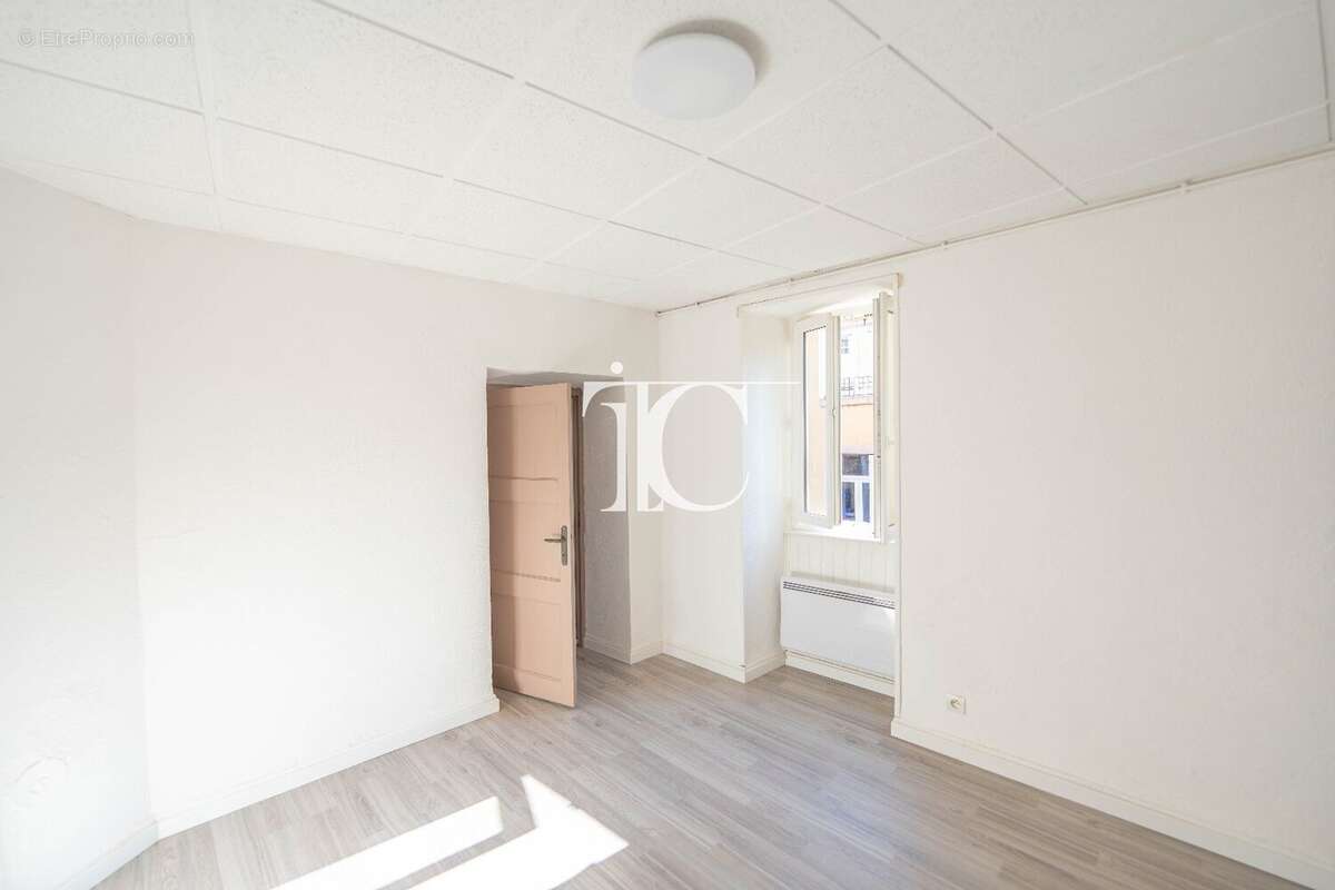 Appartement T3 au Cur du Village des Vans - photo 4