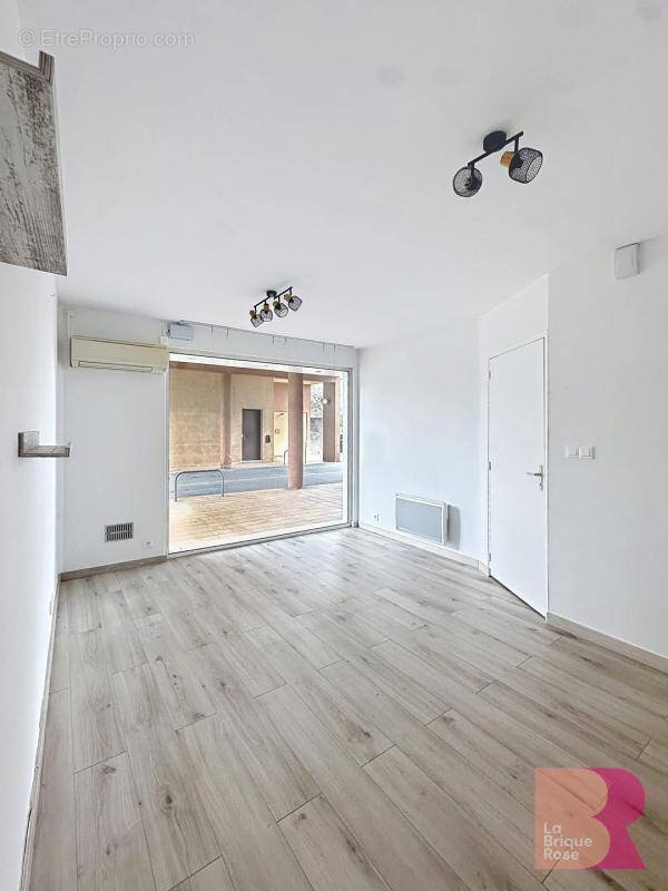 Commerce à LAUNAGUET