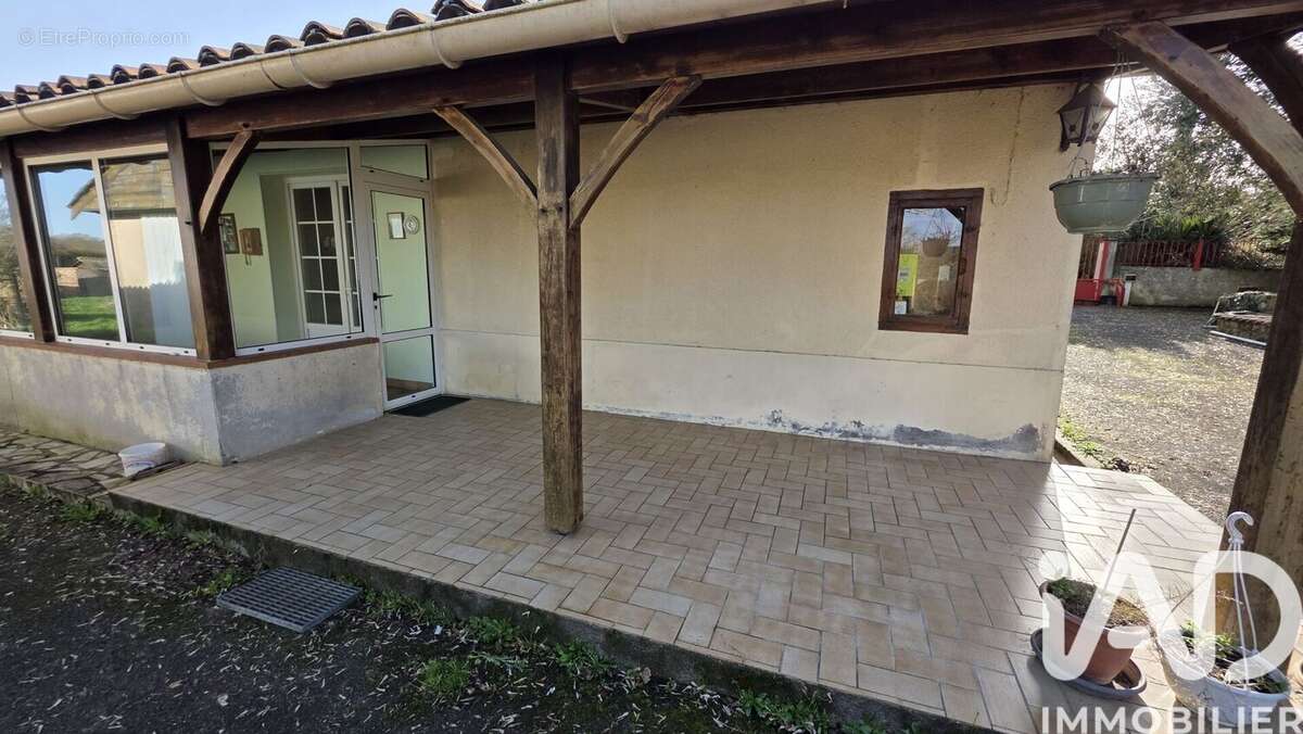 Maison 156 m² à Touverac  - photo 8