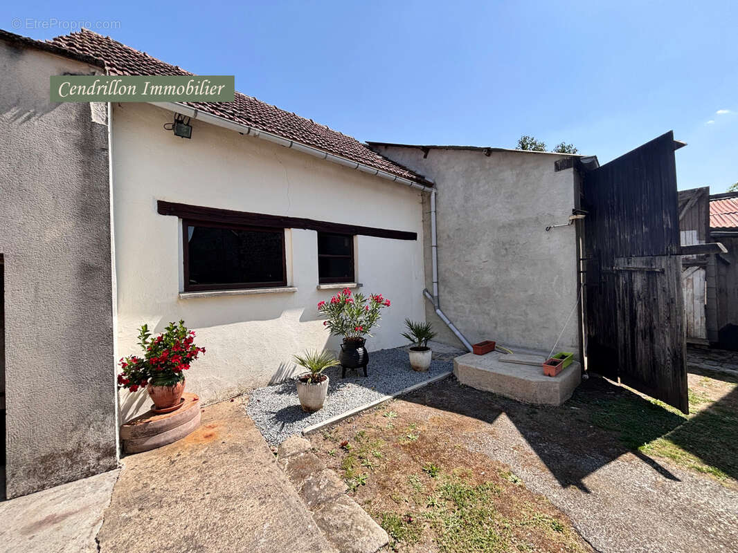 Maison à AZAT-CHATENET
