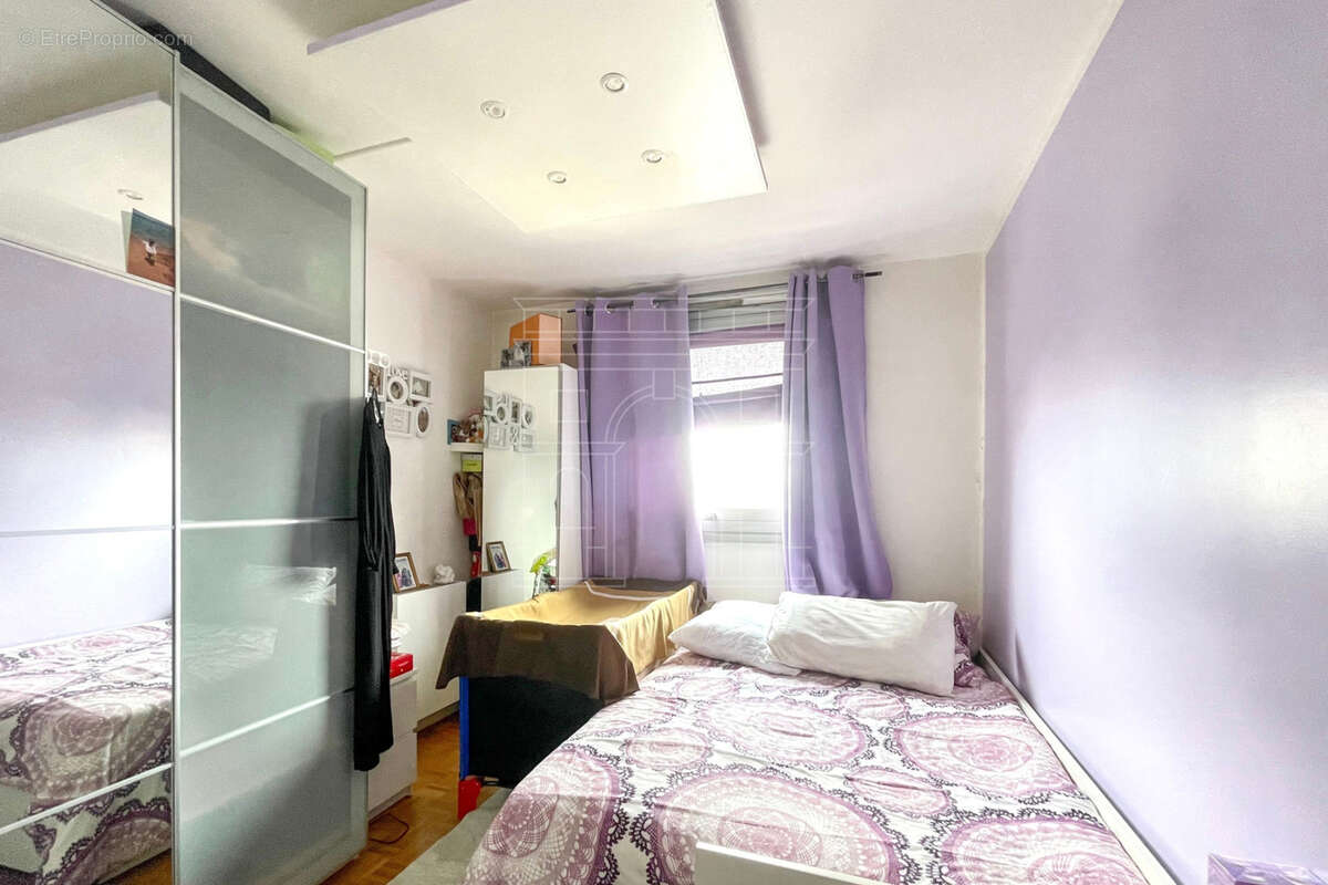 Appartement à COURBEVOIE